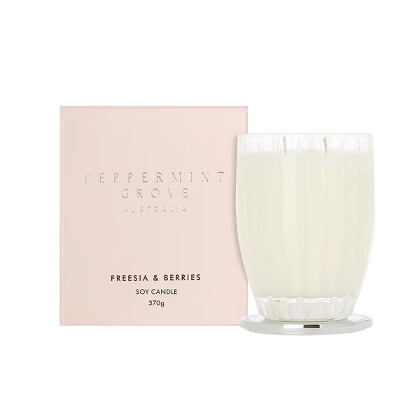Freesia + Berries Soy Candle (370g)